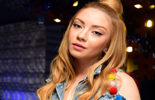 Ece Seçkin, boyuyla dalga geçen öğretmeni yerden yere vurdu!