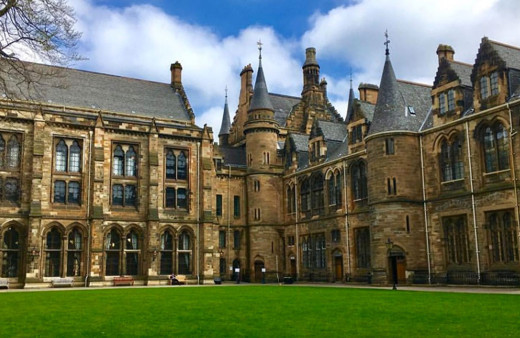 Üniversite yönetimi konaklayacak yer bulamayan öğrencilere 'okulu bırakın' dedi