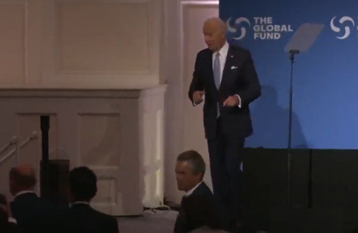 ABD Başkanı Joe Biden'ın sahnedeki garip hareketleri gündem oldu