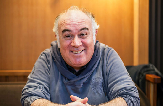 Ünlü oyuncunun 12 yıllık eşine ihanet anları herkesi şok etti! Güven Kıraç kameraları görünce ne yapacağını bilemedi