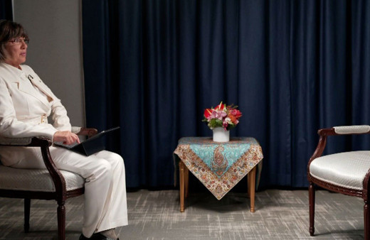 CNN muhabiri şok oldu Christiane Amanpour başörtüsü takmadı İran lideri iptal etti