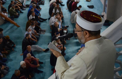 Ali Erbaş Cuma hutbesinde stokçuluk ve karaborsacılığa dikkat çekti