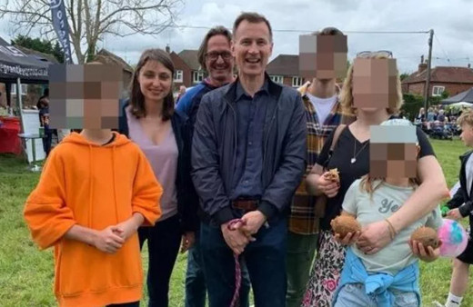 Savaştan kaçtı milyonerin yuvasını yıktı! Baştan çıkarıcı fotoğrafları ortaya çıktı