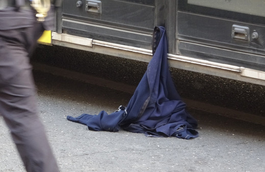 Diyarbakır'da otobüs kapısına kıyafeti sıkışan kadın feci şekilde can verdi