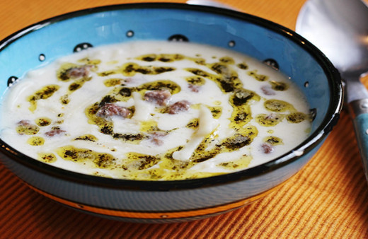 Akşama yemeklerin yanında bu çorbayı yapın, namınız her yerde duyulsun! Köfteli yoğurt çorbası tarifi
