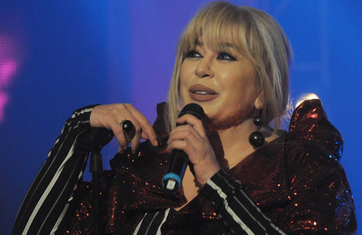 Zerrin Özer'den flaş karar! 64 yaşındaki şarkıcı "Sakın çok kızmayın olur mu?" diyerek açıkladı!