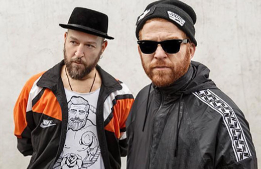 Athena'nın gitaristi Hakan Özoğuz'un Lenfoma tedavisi gördüğü ortaya çıkmıştı! Ünlü şarkıcı ilk kez hastalığı hakkında açıklama yaptı