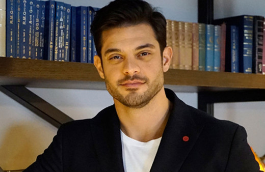 Hadise'den ayrılınca hemen yola çıktı! Mehmet Dinçerler ayrılık acısını Rodos'ta çıkarttı