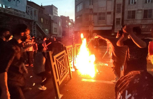 İran'da Mahsa Amini protestolarında ölü sayısı 35'e çıktı! Sokaklar yangın yerine döndü