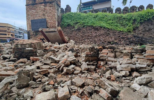 Şiddetli yağışlara dayanamadı: 750 yıllık antik kentin duvarı çöktü!