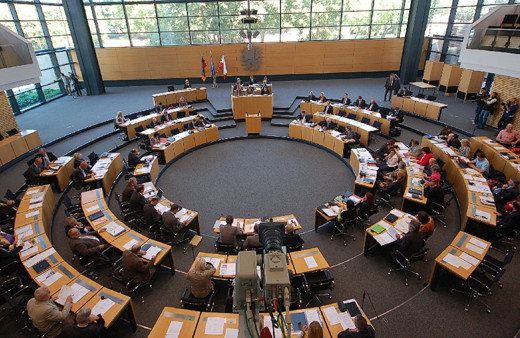 Rusya gazı kesti: Almanya'da üşüyen milletvekillerine battaniye teklifi!