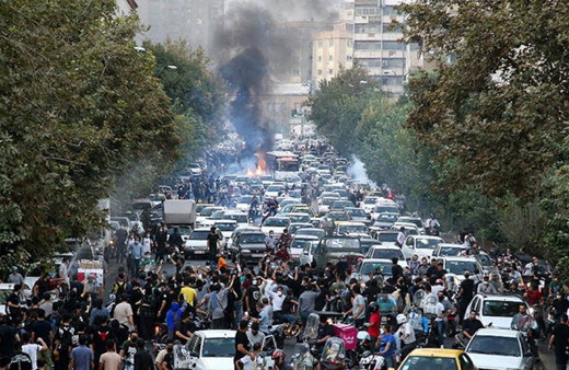 İran yangın yerine döndü! Protestolara destek verenler yargılanacak