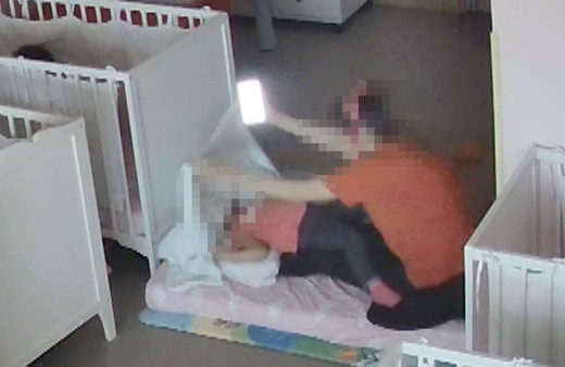 Çok tanınmış kreşte 2 yaşındaki bebeğe dayak kamerada! Anne görüntüleri alıp şikayetçi oldu