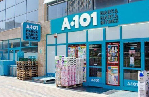A101'le ilgili şok suçlamalar! Son kullanma tarihi geçen ürünler etiketi çıkarılıp işçilere zorla sattırılıyor