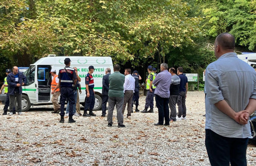 Denizli’den Sinop’a şelale gezmeye giden ailenin üzerine ağaç devrildi! 2 ölü, 1 yaralı