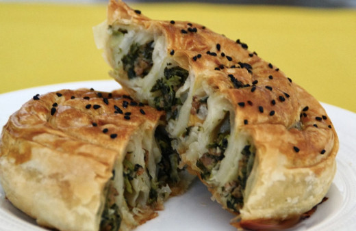 Kokusu tüm mahalleyi saracak çıtır çıtır pırasalı börek tarifi nasıl yapılır?
