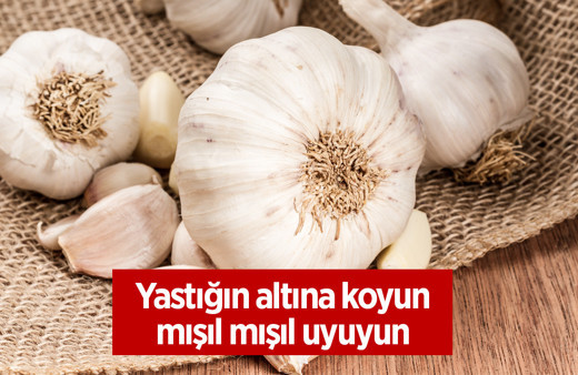 Ne alakası var demeyin yastığınızın altına sarımsak koyun mışıl mışıl uyuyun!