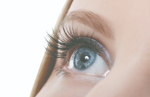 Sürdüğünüz yerden kaş ve kirpik fışkıracak işte evde yapılacak en doğal yöntem!