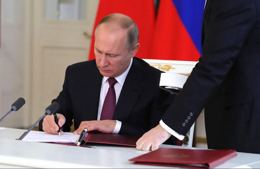 Putin Ukrayna'da iki bölgenin bağımsızlıklarını tanıyan kararnameyi imzaladı