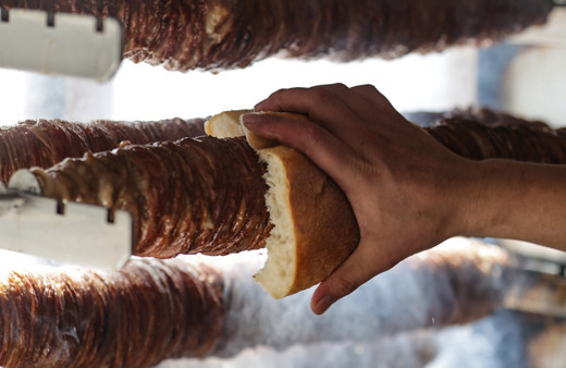 Hem sokakta, hem lüks mekanlarda! İşte İzmir ve İstanbul kokorecinin arasındaki fark