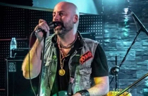 İstek yaptıkları şarkıyı bilmeyen müzisyeni öldürdüler! Yüzünü bardakla parçalamışlar katiller bürokrat çıktı