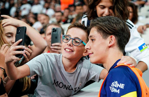 Vodafone Park'ta Arda Güler'e yoğun ilgi! Tek tek fotoğraf çekildiler