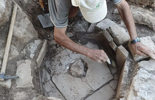 Hepsi duvarın içinden çıktı! Saf altın sikkeleri Müslümanlar almasın diye gizlemiş