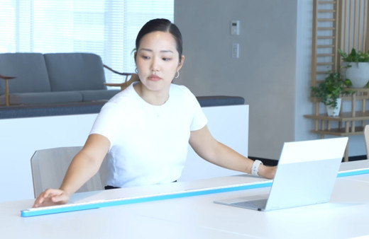 Google Japonya'dan şaka gibi yeni ürün: 1,65 metrelik klavye!