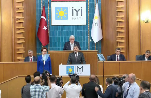 DEVA Partisi'nden istifa etti İYİ Parti'ye katıldı! Birol Aydemir'in rozetini Meral Akşener taktı