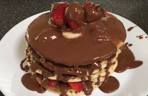 Çocuklar için zararsız, kahvaltılık sürülebilir çikolata ve pancake tarifi...