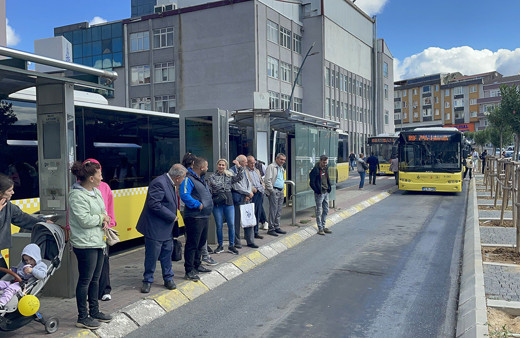 Akıl almaz ölüm! 2 otobüsün arasına sıkışan İETT şoförü hayatını kaybetti