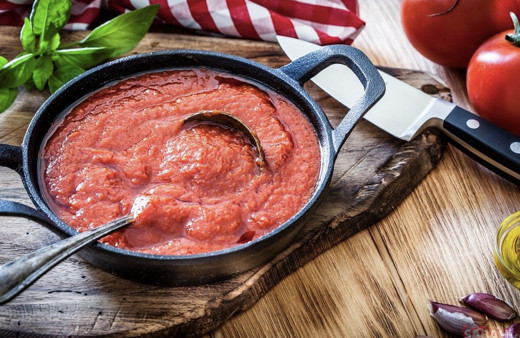 Salçası fazla kaçan yemeğiniz ziyan olmasın hemen bunu deneyin!