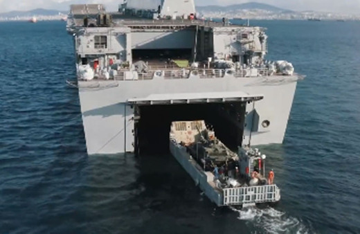 Altay tankı Türkiye'nin en büyük savaş gemisi TCG Anadolu'ya çıktı işte o görüntüler