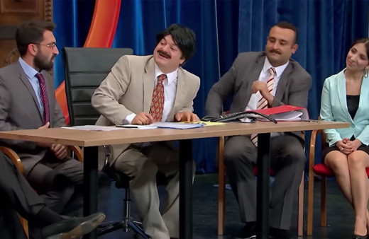 Güldür Güldür'deki sıradışı iş pozisyonu! Gelmişine geçmişine sövülen top olacaksın