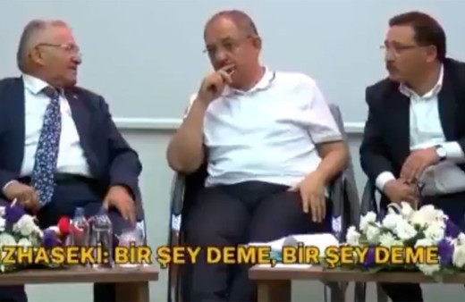 AK Partili Mehmet Özhaseki açık kalan mikrofona yakalandı! 'Bir şey deme he de geç'