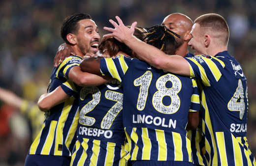 Kadıköy'de nefes kesen maç, muhteşem gece! Gol düellosunda kazanan Fenerbahçe!