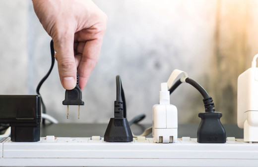 Fişe takılıyken elektrik harcayan aletler! Kapalıyken bile elektrik çekiyor TV, uydu alıcısı, şarj aleti, bilgisayar...