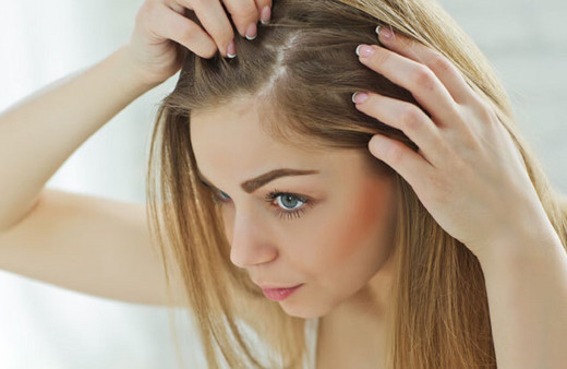 Saç dökülmesi diyip geçmeyin büyük hastalıkların habercisi olabilir