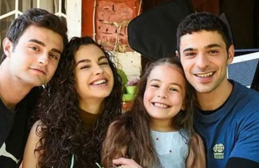 Kardeşlerim dizisinin yıldızları aşka geldi yaptıkları paylaşımla aşklarını ilan ettiler!