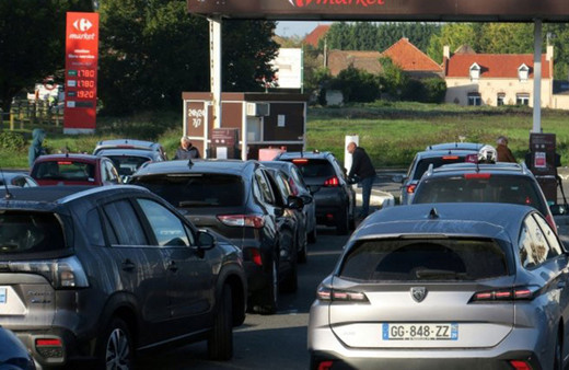 Fransa'da benzin savaşları! Akaryakıt istasyonlarında kuyruk, kavga ve kaos