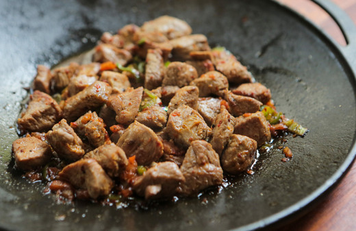 Kurban Bayramı'nı bekleyemeyenlere lokum gibi yumuşacık dana enfes kavurma tarifi