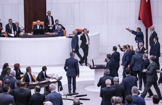 TBMM Genel Kurulu karıştı oturuma iki kez ara verildi bitmeyince birleşim kapatıldı