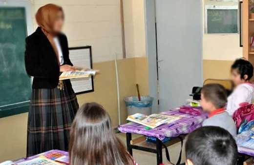 Özel okuldan öğretmene çirkin mesaj: Çocuklar var türbanlı istemiyoruz