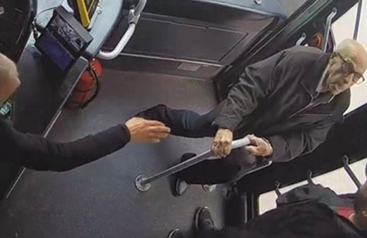 İstanbul'da ölüm otobüse bindikten sonra geldi! Şoförün çabası da kurtaramadı