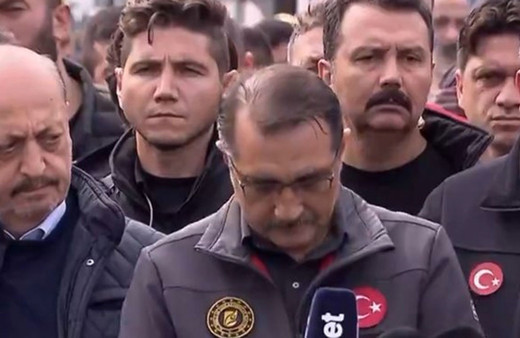 Bakan Fatih Dönmez maden faciasında açıklama yaparken gözyaşlarını tutamadı