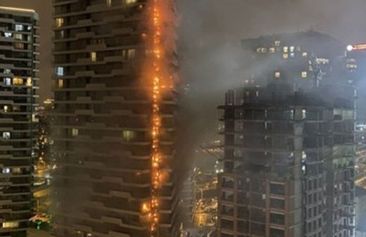 Kadıköy'de gökdelende yangın! Olay yerine çok sayıda itfaiye sevk edildi