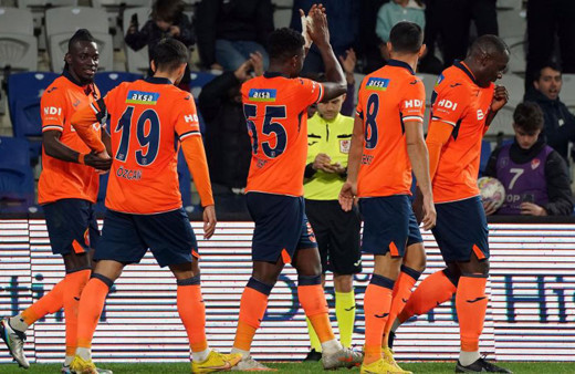 Başakşehir, İsntabulspor'u devirdi! Üç puanı 2 golle aldı