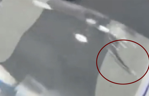 Çok ünlü bir markanın cam şişe suyundan öyle bir şey çıktı ki! Hem de bir tane değil