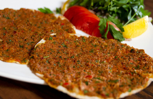 Tonlarca para verip sipariş vermeye son! Evde yufkadan fındık lahmacuna hayran kalacaksınız