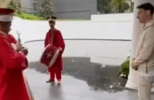 Mesut Özil'in doğum gününü Mehter Takımı ile kutladılar! 'Futbolun üstüne bir güneş doğdu'